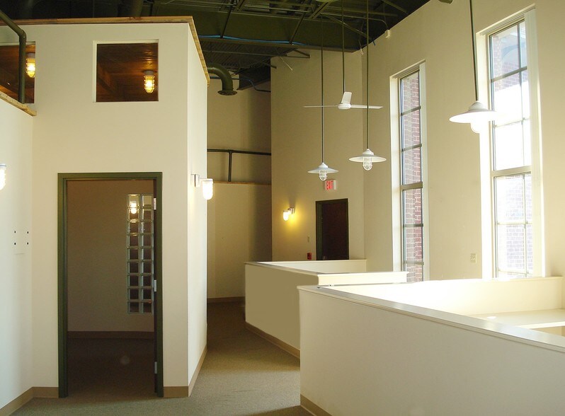 171 Hillpointe Dr, Canonsburg, PA for lease - Interior Photo - Image 2 of 4