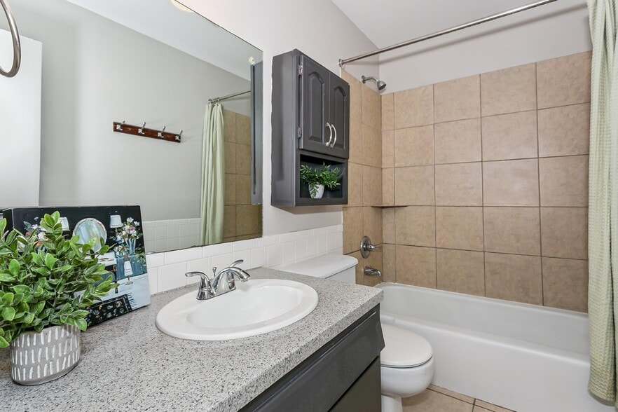 534-544 N Richmond St, Wichita, KS for sale - Building Photo - Image 3 of 22