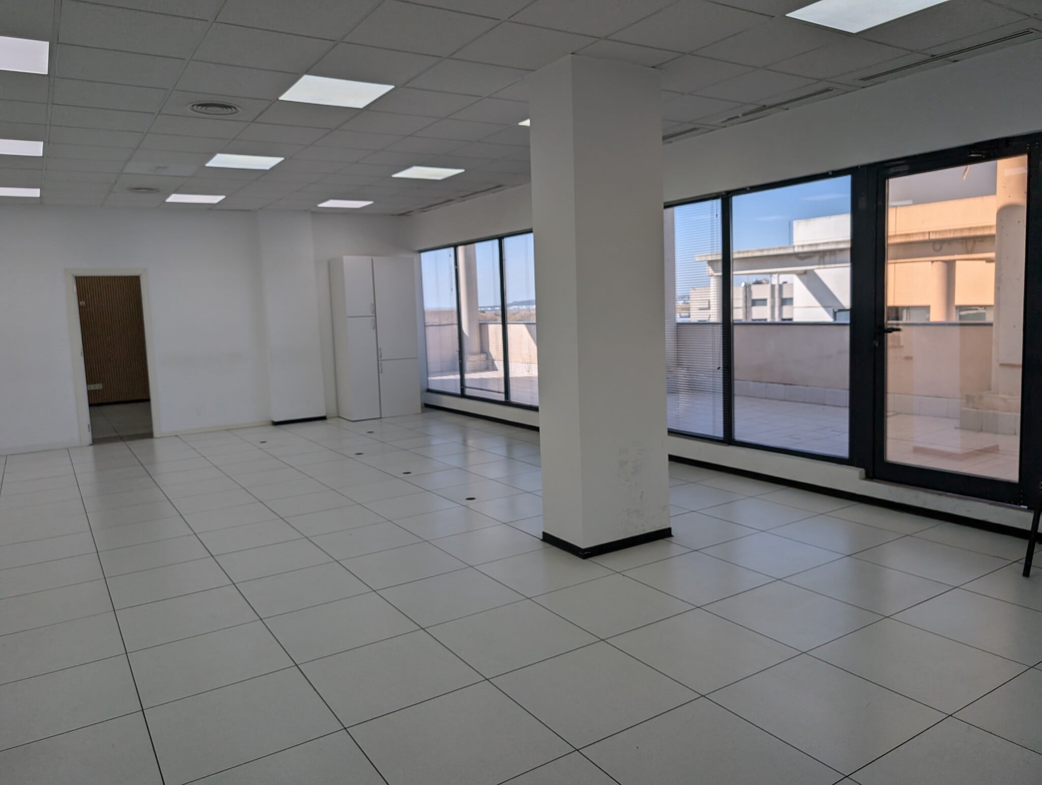 Calle Casas de Miravete, 22-24, Madrid, Madrid for lease Interior Photo- Image 1 of 17