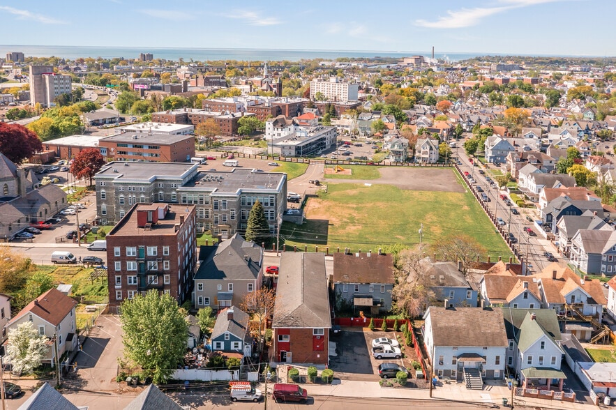 105 Milne St, Bridgeport, CT à vendre - Photo du bâtiment - Image 3 de 10