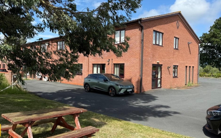 Willow End Park, Welland for lease - Building Photo - Image 2 of 3