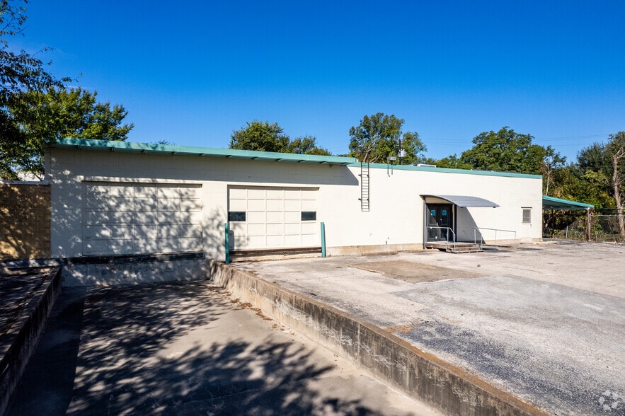 2008 Alexander Ave, Austin, TX for lease - Building Photo - Image 3 of 5