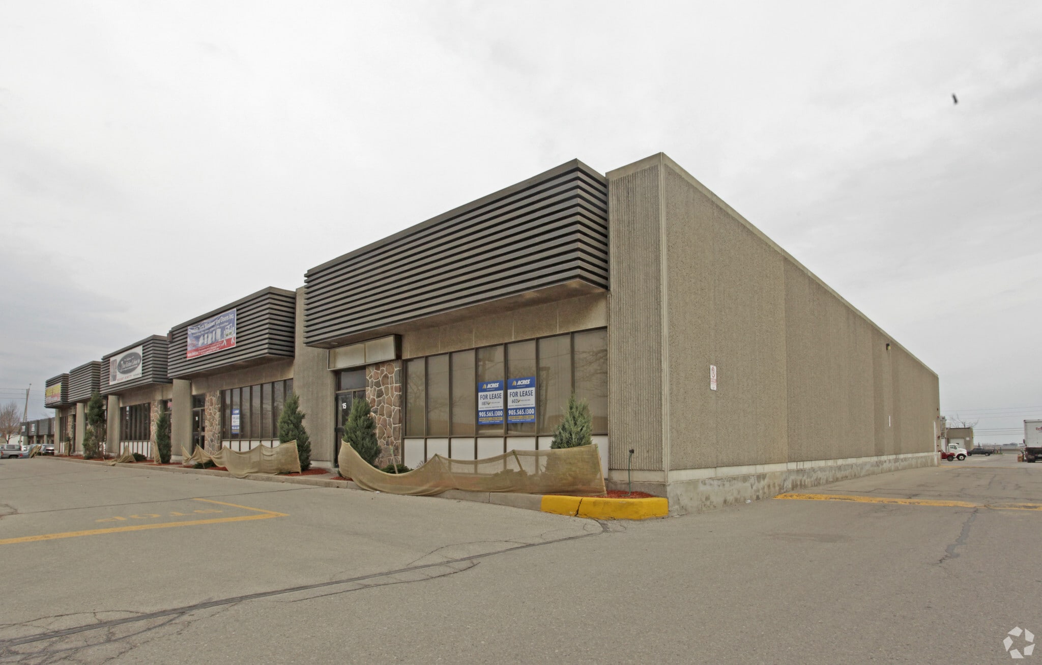 2470 Lucknow Dr, Mississauga, ON for lease Primary Photo- Image 1 of 3