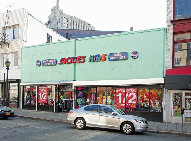 Plus de détails pour 10 Main St, Yonkers, NY - Commerce de détail à louer
