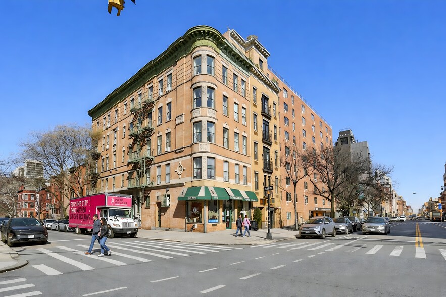 2073 Frederick Douglas Blvd, New York, NY à louer - Photo du bâtiment - Image 1 de 4