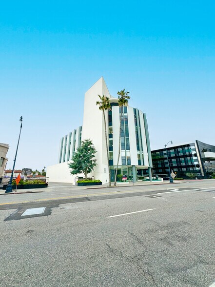 8730 Wilshire Blvd, Beverly Hills, CA à louer - Photo du bâtiment - Image 3 de 7