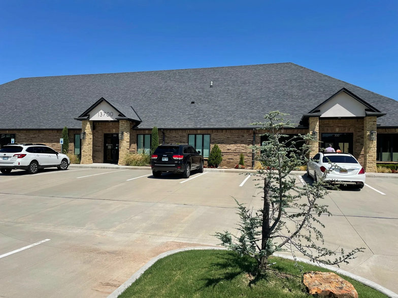 13700 S Western Ave, Oklahoma City, OK for lease - Building Photo - Image 2 of 8