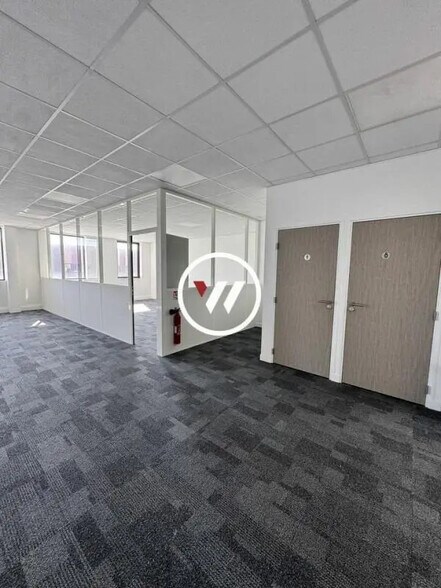 Flex in Tremblay-en-France for lease - Building Photo - Image 2 of 6