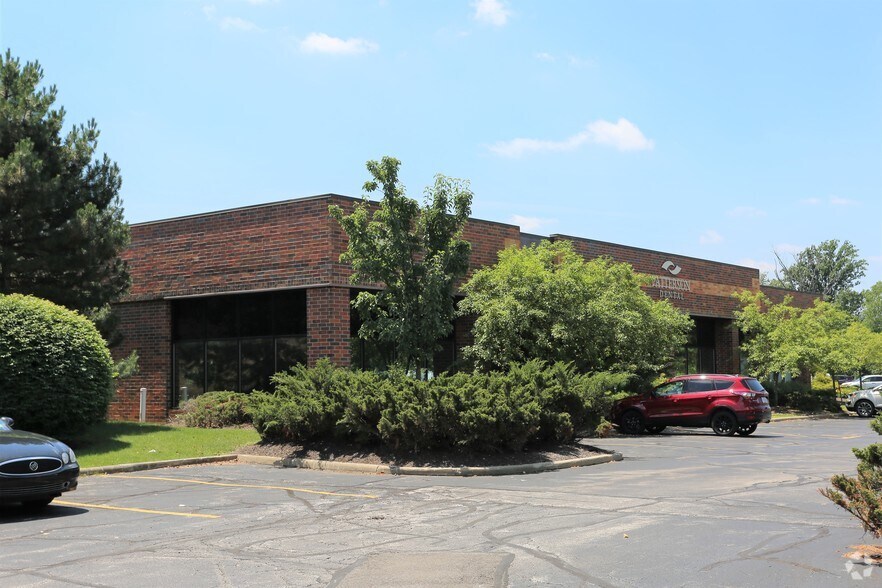 6930 Engle Rd, Middleburg Heights, OH for lease - Primary Photo - Image 1 of 5
