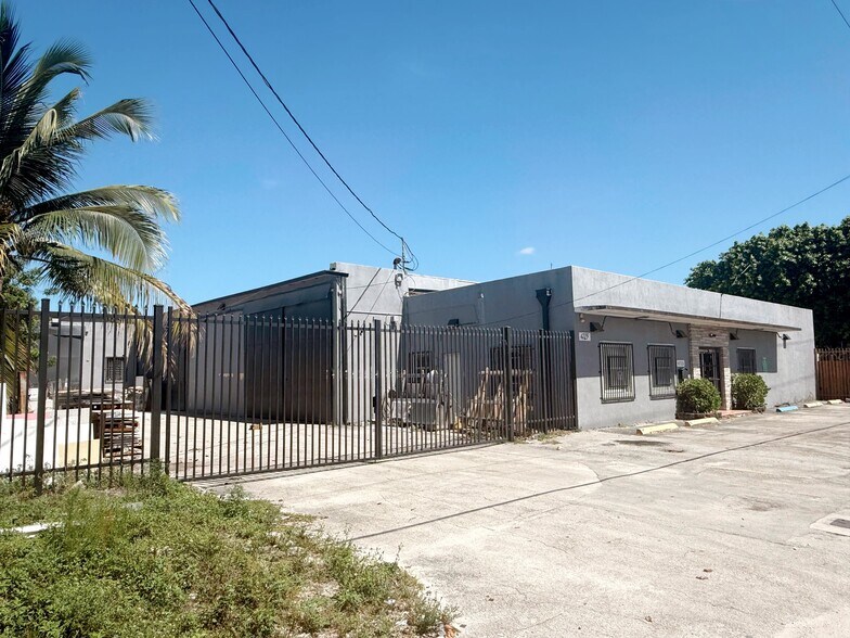 4725 NW 36th Ave, Miami, FL à louer - Photo du bâtiment - Image 3 de 8