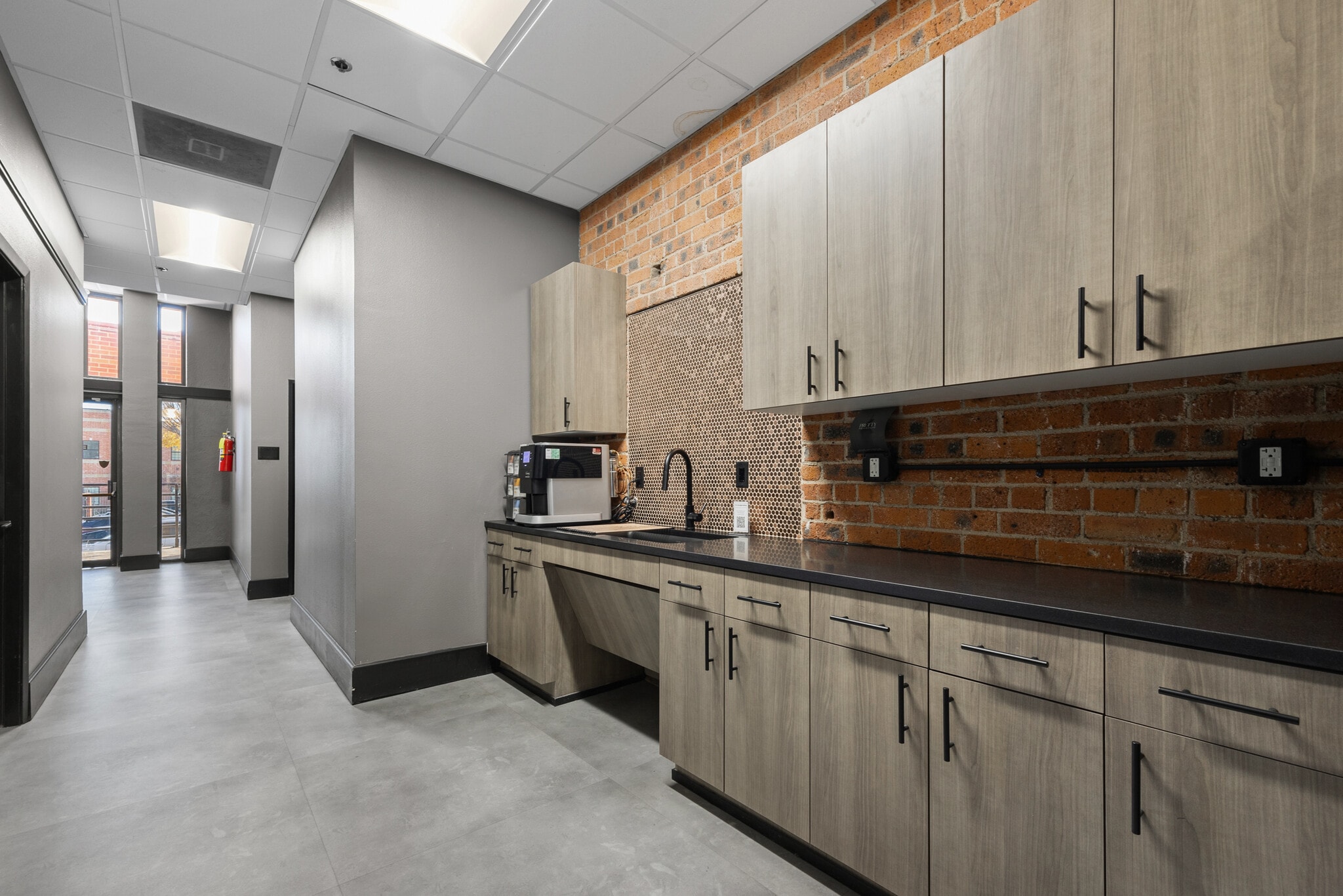 2100 N Main St, Fort Worth, TX for lease Interior Photo- Image 1 of 5