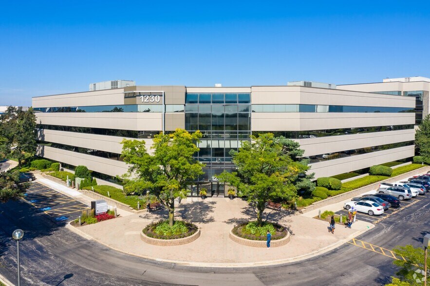 1230 E Diehl Rd, Naperville, IL à louer - Photo du bâtiment - Image 3 de 8