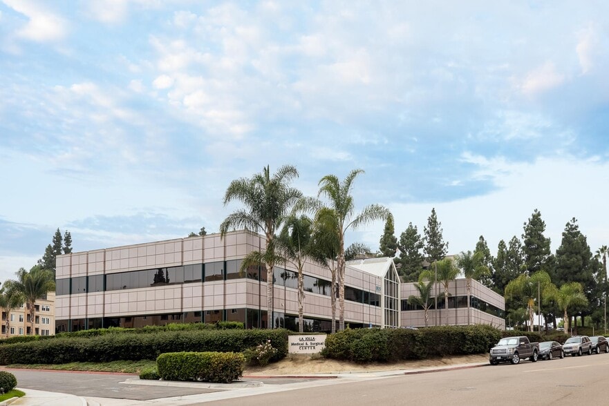 8929 University Center Ln, San Diego, CA à louer - Photo du bâtiment - Image 1 de 4