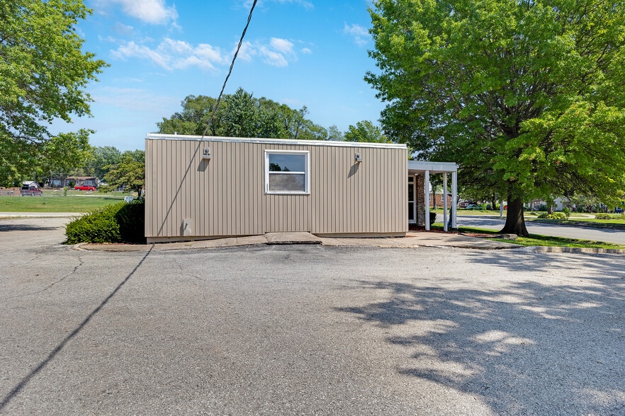 405 Cedar St, Pleasant Hill, MO for sale - Building Photo - Image 2 of 33