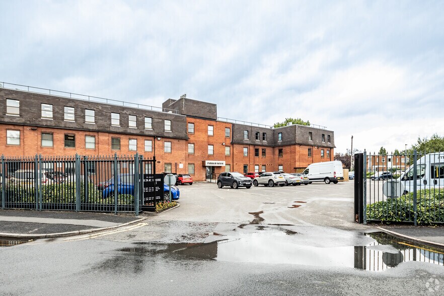 Palatine Rd, Manchester à louer - Photo du bâtiment - Image 2 de 8