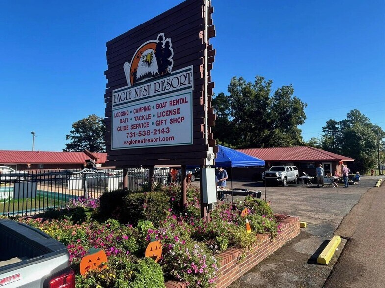 Eagle Nest portefeuille de 4 propriétés à vendre sur LoopNet.ca - Photo du bâtiment - Image 3 de 46