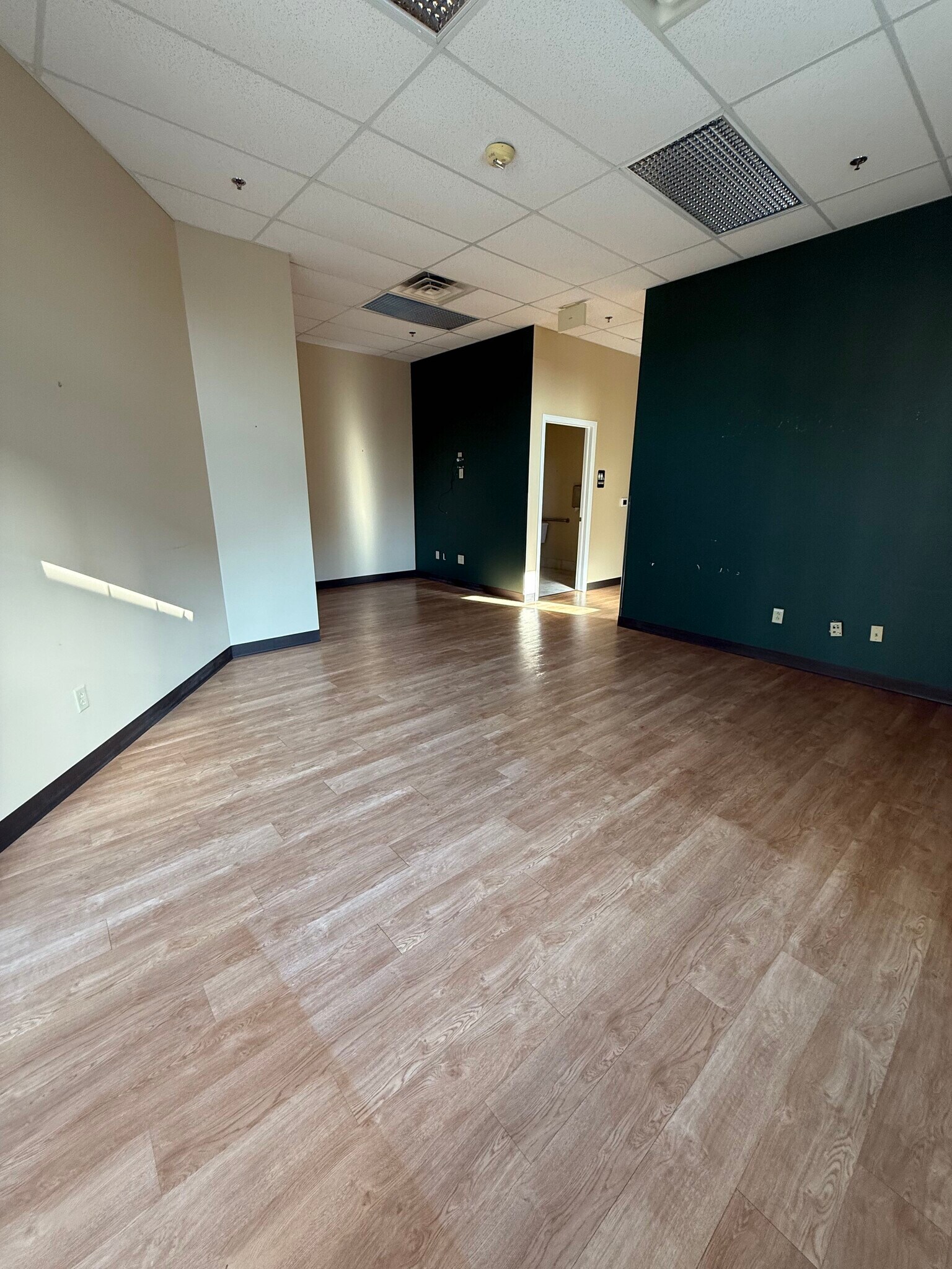 351 E Main St, Sun Prairie, WI for lease Interior Photo- Image 1 of 12