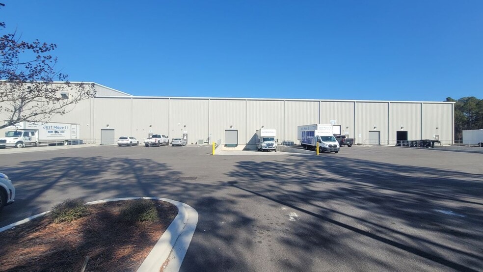 2100 Enterprise Dr NE, Leland, NC à louer - Photo du bâtiment - Image 2 de 2