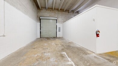 14000-14048 SW 140th St, Miami, FL à louer Numérisation 3D de Matterport- Image 1 de 8