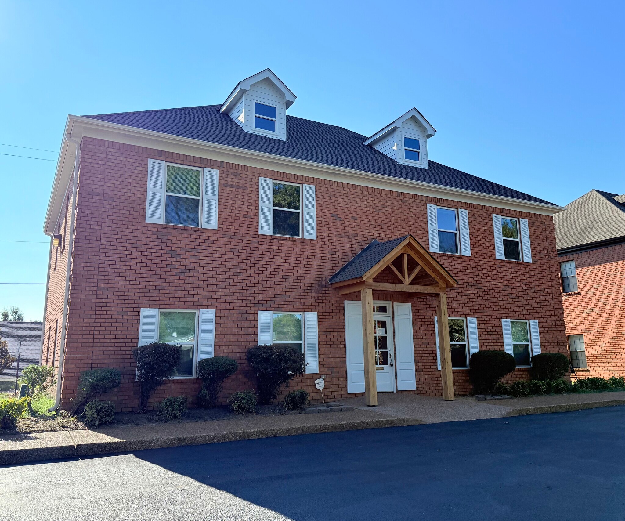 2820 Summer Oaks Dr, Bartlett, TN for lease Building Photo- Image 1 of 18