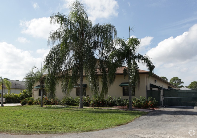 15894 Brothers Ct, Fort Myers, FL for lease - Building Photo - Image 3 of 6