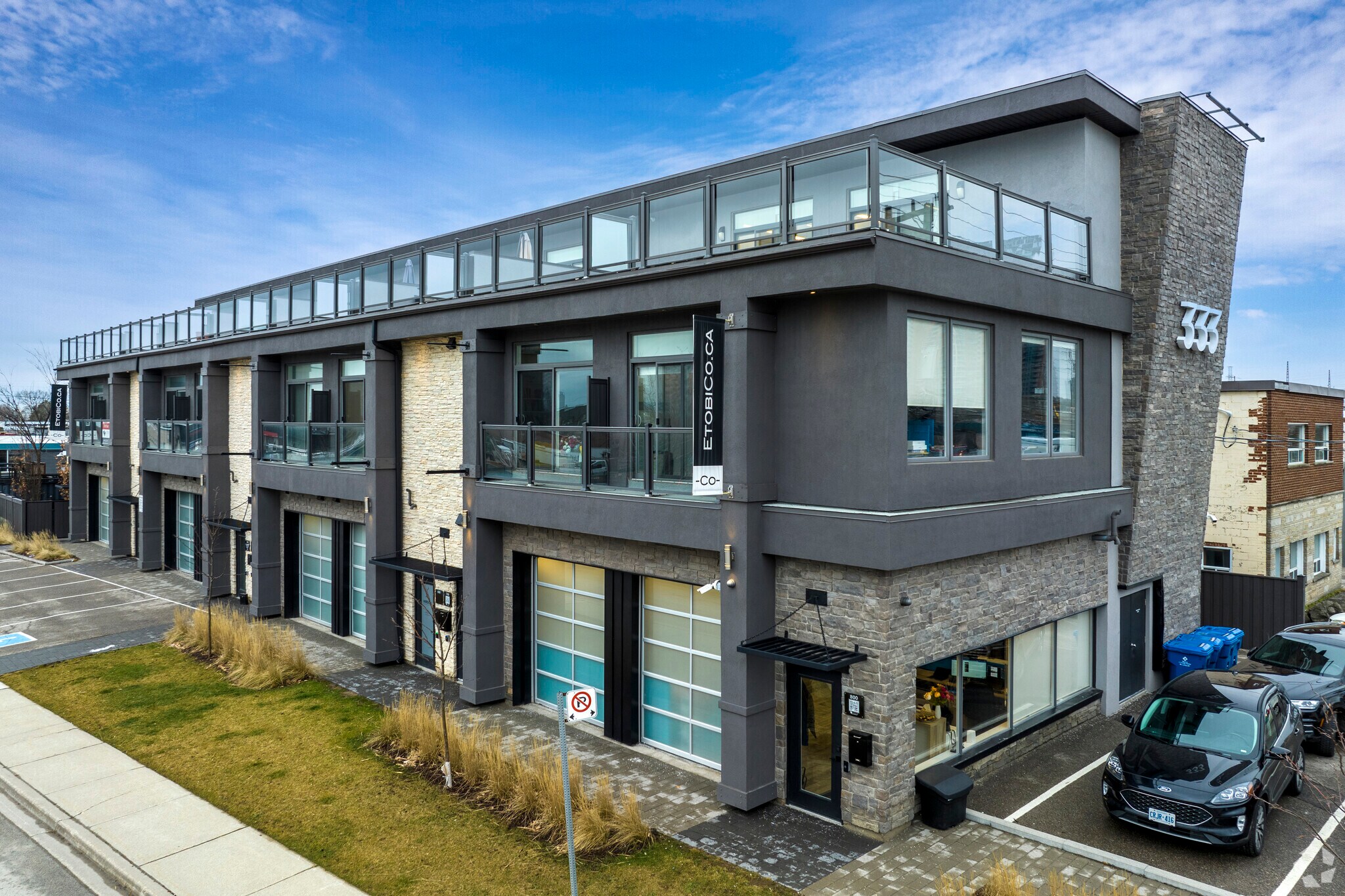 333 Bering Ave, Toronto, ON à vendre Photo du bâtiment- Image 1 de 1