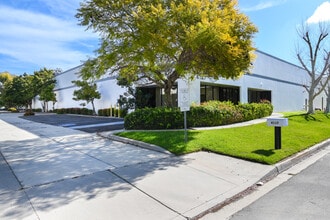 4117-4127 Calle Tesoro, Camarillo, CA à louer Photo intérieure- Image 1 de 4