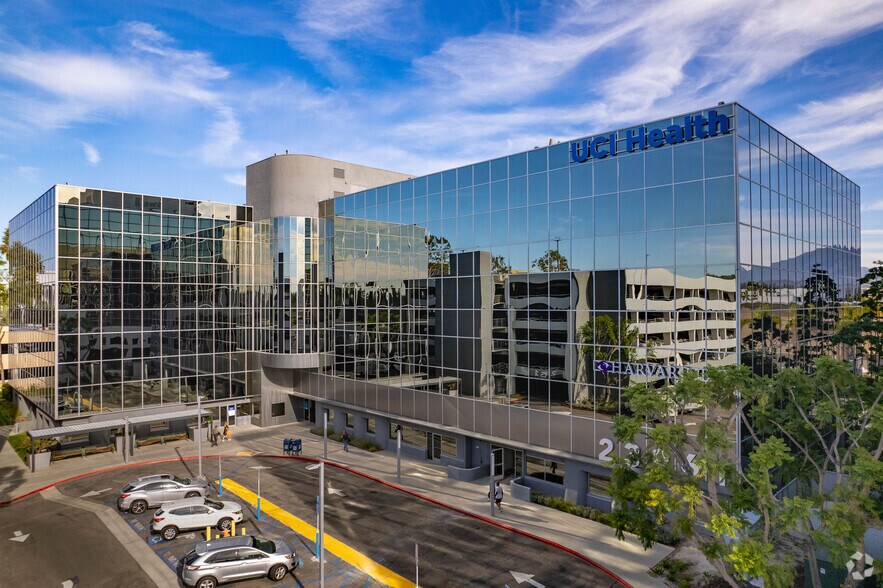 23961 Calle de la Magdalena, Laguna Hills, CA à louer - Photo du bâtiment - Image 2 de 10