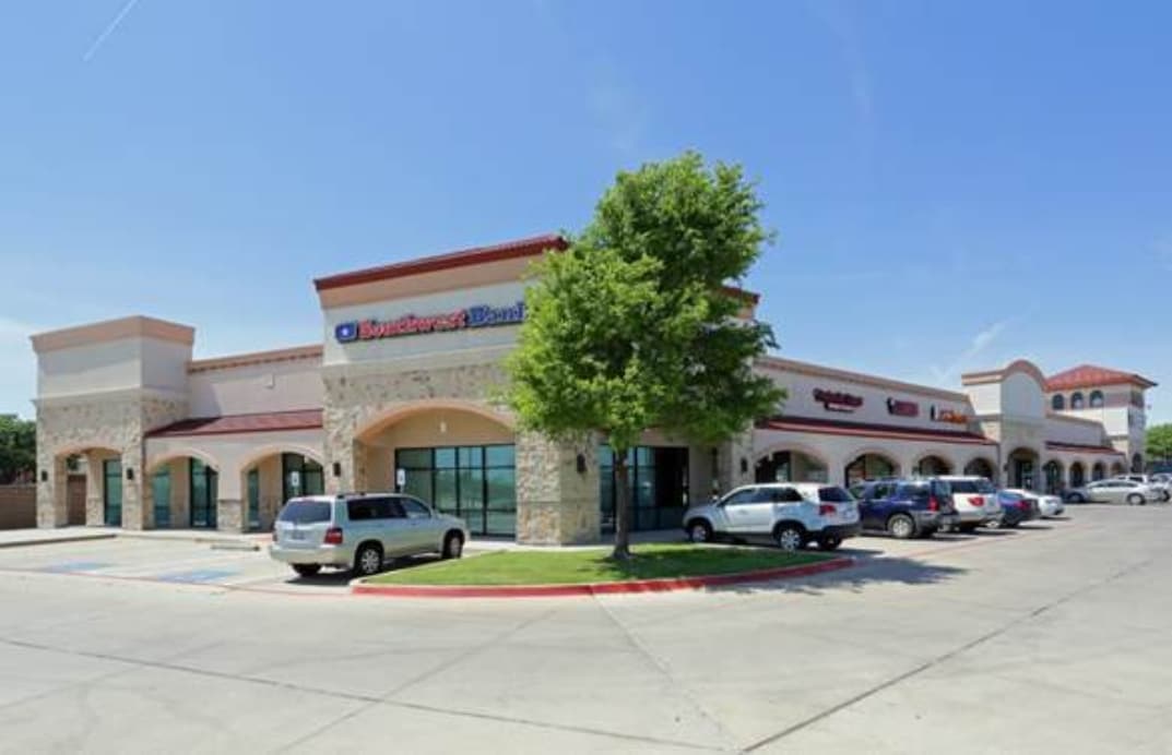 1630 E Lamar Blvd, Arlington, TX for lease Building Photo- Image 1 of 3