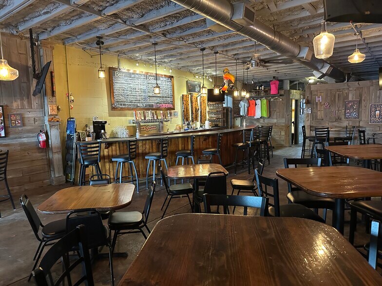 130 E Goodnight Ave, Aransas Pass, TX à vendre - Photo intérieure - Image 2 de 40