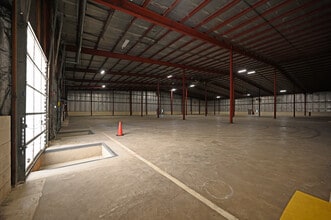 W395N5701 Frontier Rd, Oconomowoc, WI à louer Photo intérieure- Image 2 de 44