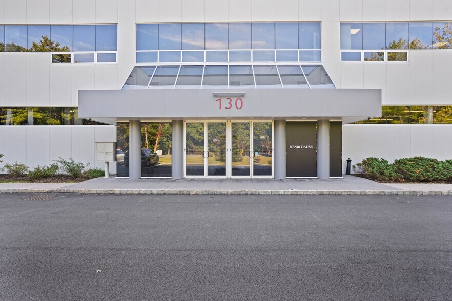 130 Business Park Dr, Armonk, NY for lease - Building Photo - Image 1 of 4