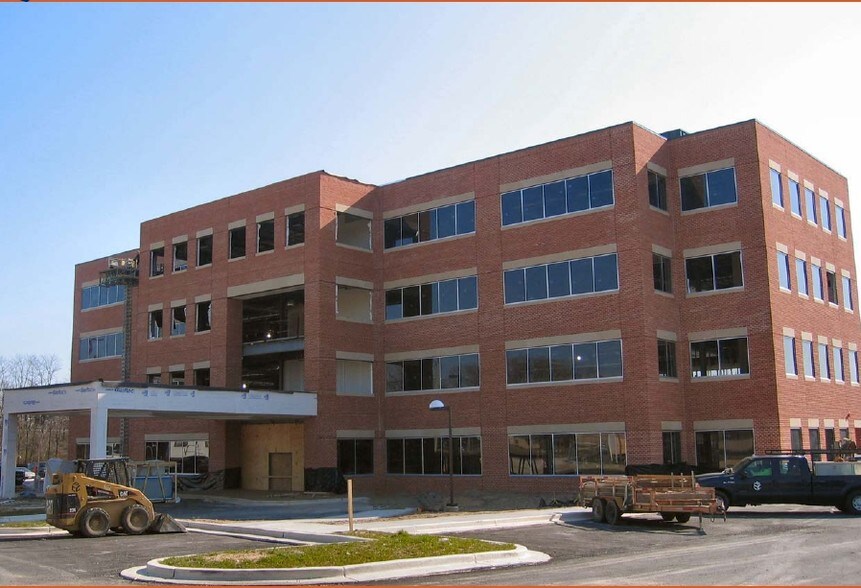 7671 Quarterfield Rd, Glen Burnie, MD à louer - Photo du bâtiment - Image 2 de 6