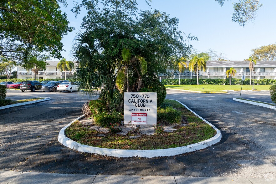 750-770 NE 195th St, Miami, FL for sale - Building Photo - Image 3 of 29