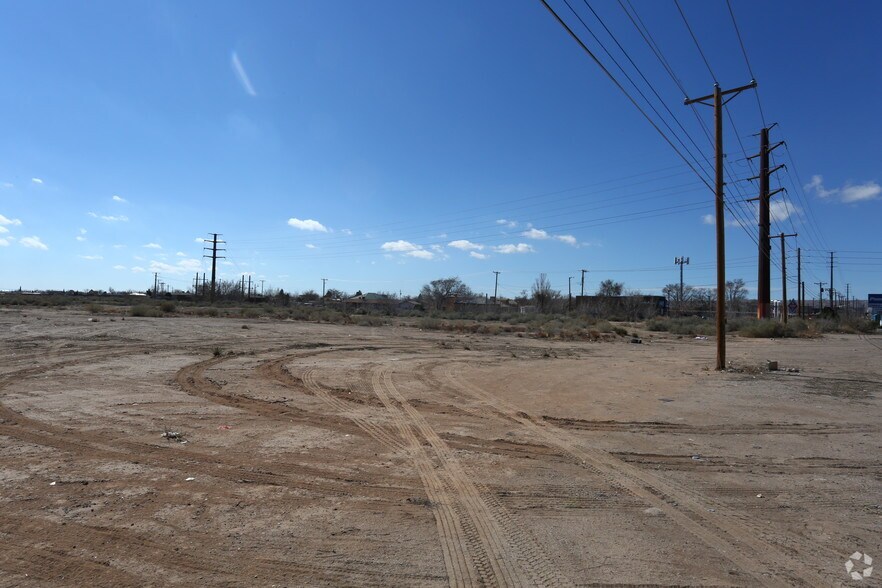 220 Airport Dr NW, Albuquerque, NM à vendre - Photo du bâtiment - Image 2 de 9