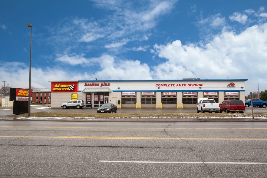 2729 W Broadway St, Council Bluffs, IA for lease - Building Photo - Image 2 of 9