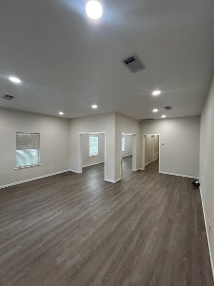 420 W 19th St, Houston, TX for lease - Building Photo - Image 3 of 18