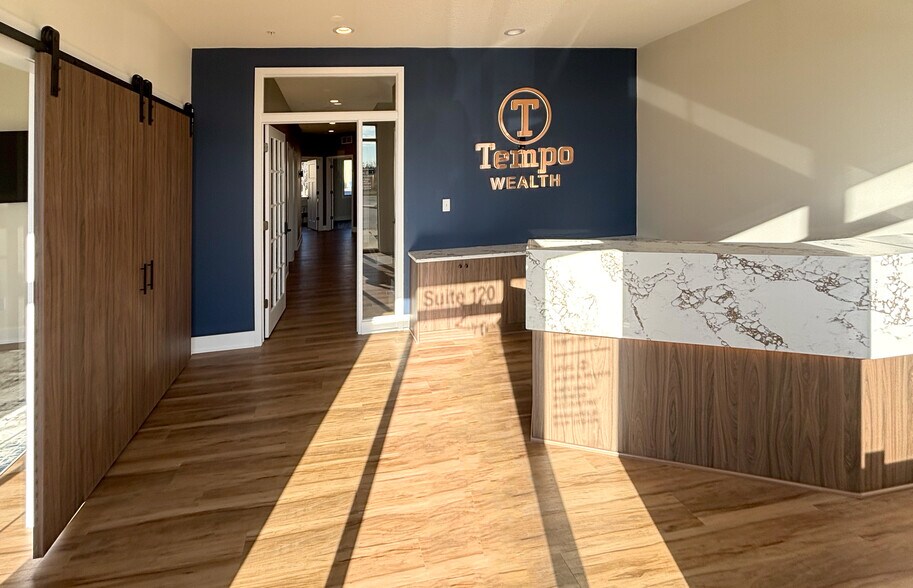 7915 Stone Creek Dr, Chanhassen, MN à louer - Photo du bâtiment - Image 3 de 5