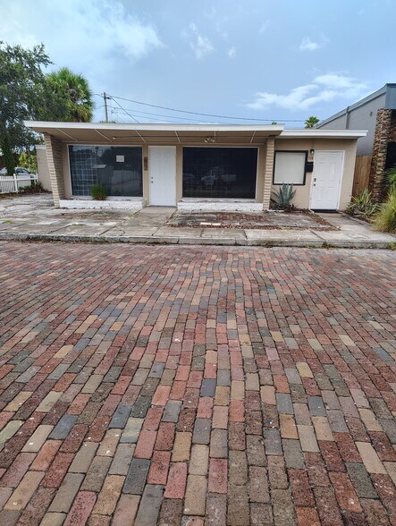 714 1st Ave SW, Largo, FL à vendre - Photo du bâtiment - Image 1 de 3