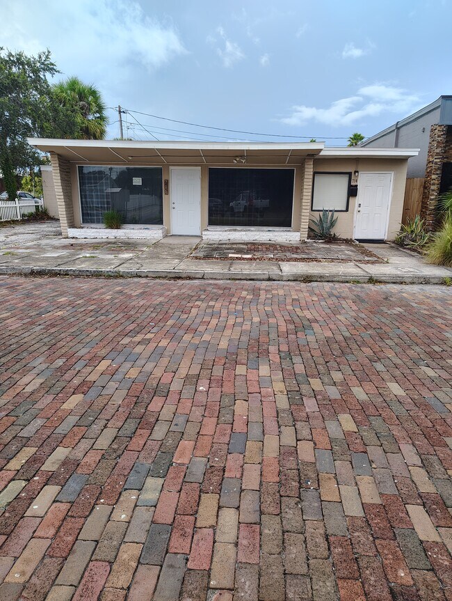 Plus de détails pour 714 1st Ave SW, Largo, FL - Commerce de détail à vendre