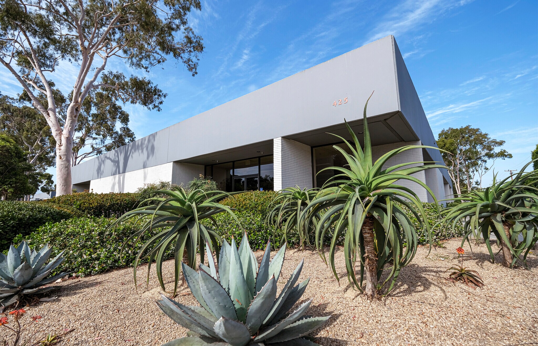 425 Pine Ave, Goleta, CA à louer Photo du bâtiment- Image 1 de 6