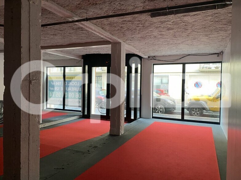 Retail in Le Havre for lease - Interior Photo - Image 2 of 7