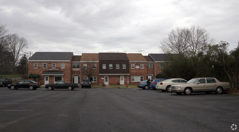 578 Waterloo Rd, Warrenton, VA à louer - Photo du bâtiment - Image 2 de 2