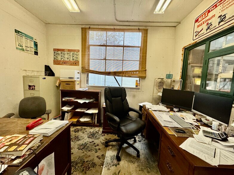 19 JT Connell Hwy, Newport, RI à louer - Photo du bâtiment - Image 3 de 9