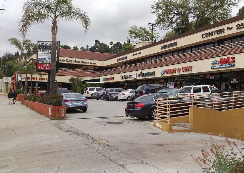 3535 Cahuenga Blvd W, Studio City, CA à louer - Photo du bâtiment - Image 2 de 17