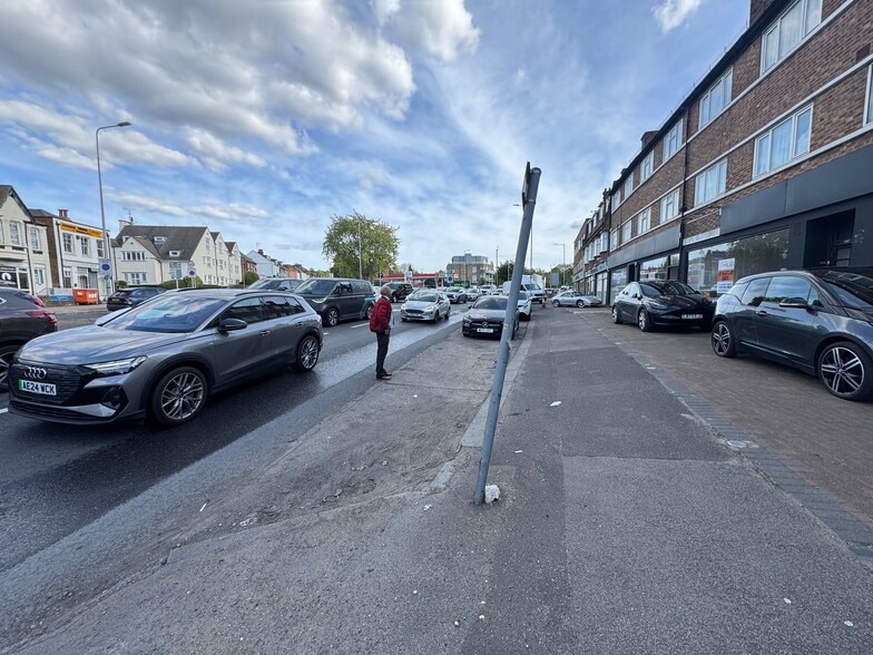563-571 Watford Way, London for lease - Building Photo - Image 3 of 8