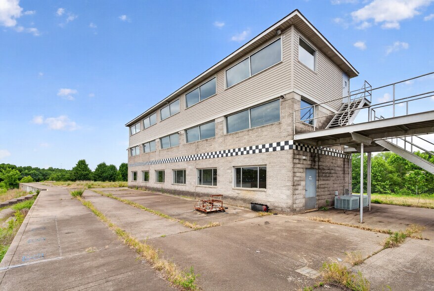 957 Truck Plaza Ln, Calvert City, KY à vendre - Photo du bâtiment - Image 3 de 67