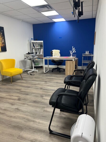 5210 Lewis Rd, Agoura Hills, CA à louer - Photo intérieure - Image 3 de 19