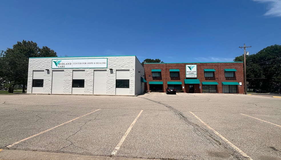 1112-1118 SW 6th Ave, Topeka, KS for sale - Building Photo - Image 1 of 6