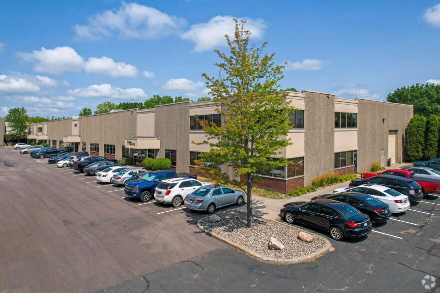 7250 Hudson Blvd N, Oakdale, MN for lease - Primary Photo - Image 1 of 13